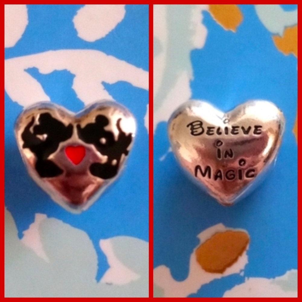 ❤Pandora❤ - Retired Disney Mickey & Minnie Mouse Kiss "Believe in Magic" Charm